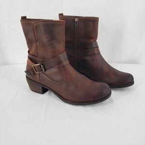 UGG Women's Lorraine Boots brown sz 7 like new